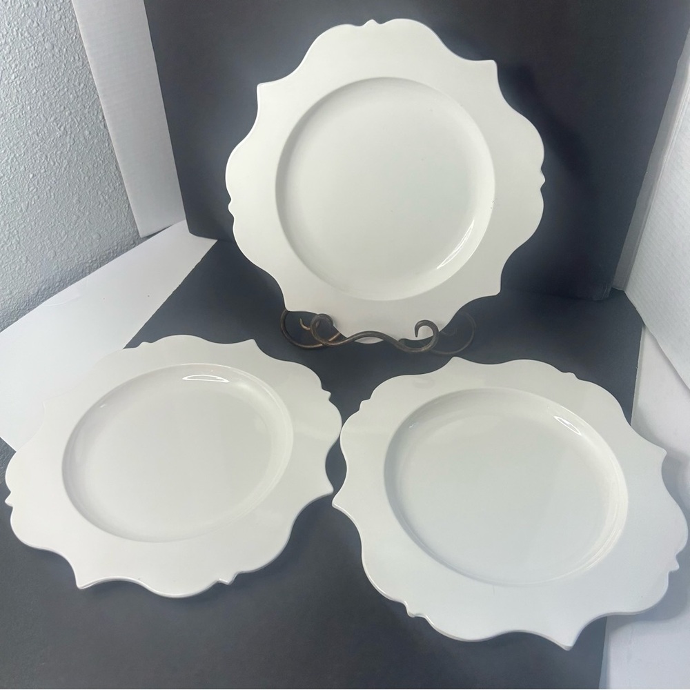 Baci Milano White Melamine Scalloped Edge Dinner Plates Set of 3